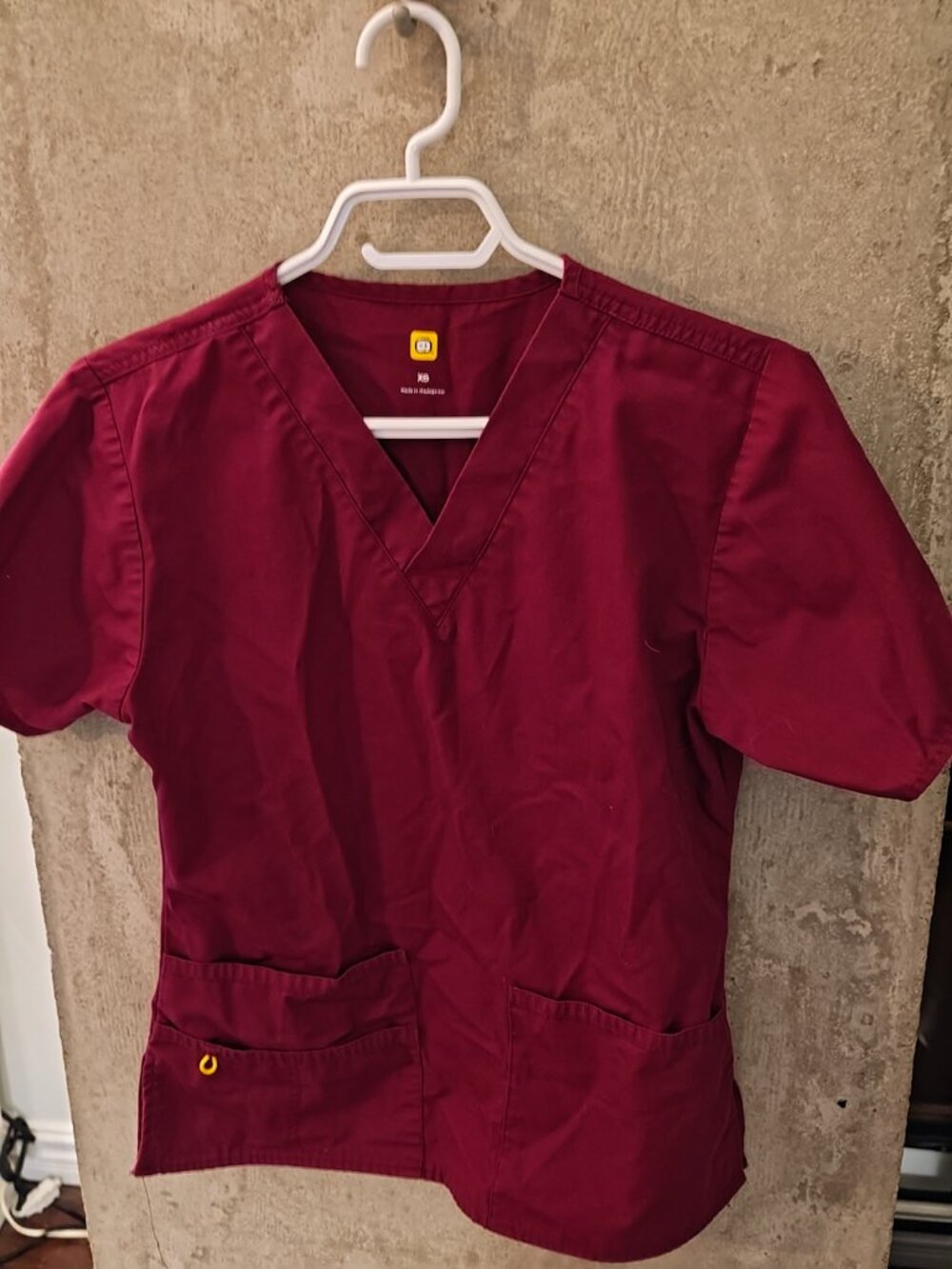 WonderWink Origins "Bravo" 5-Pocket V-Neck Scrub Top - Wine Red - XS
